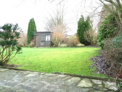 Maison de plain pieds  proximit de lille avec garage et magnifique jardin.