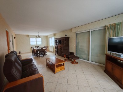 RARE! Plain pied individuel avec jardin 450m, 2 chambres, garage et parking. Adapt aux personnes  mobilit rduite.