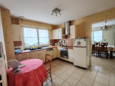 RARE! Plain pied individuel avec jardin 450m, 2 chambres, garage et parking. Adapt aux personnes  mobilit rduite.