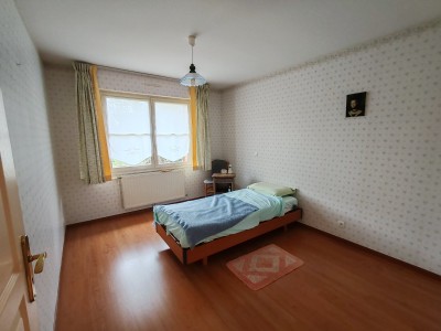 RARE! Plain pied individuel avec jardin 450m, 2 chambres, garage et parking. Adapt aux personnes  mobilit rduite.