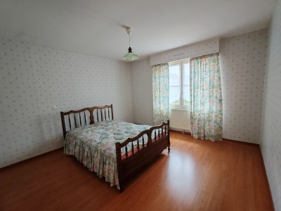 RARE! Plain pied individuel avec jardin 450m, 2 chambres, garage et parking. Adapt aux personnes  mobilit rduite.