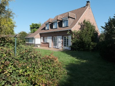 Situation exceptionnelle pour ce pavillon individuel, 4 chambres, bureau, garage et parking