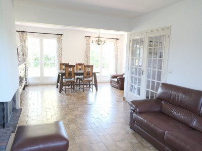 Situation exceptionnelle pour ce pavillon individuel, 4 chambres, bureau, garage et parking