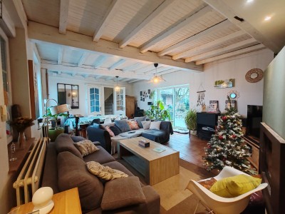 Grande maison familiale 6 chambres, beau jardin plein sud et garage.