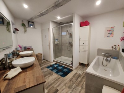 Grande maison familiale 6 chambres, beau jardin plein sud et garage.