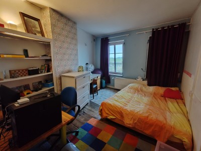 Grande maison familiale 6 chambres, beau jardin plein sud et garage.