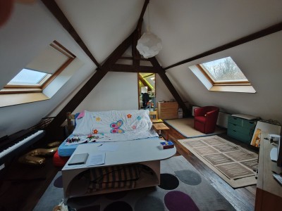 Grande maison familiale 6 chambres, beau jardin plein sud et garage.