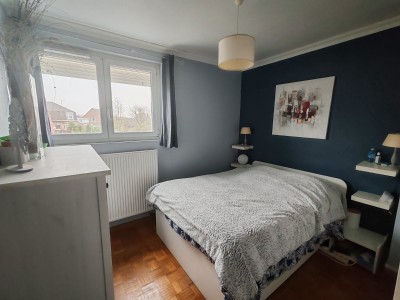 Maison de 1962 semi mitoyenne, 3 chs, jardin, gge, parking, sous sol