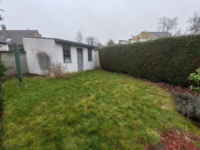 Maison de 1962 semi mitoyenne, 3 chs, jardin, gge, parking, sous sol