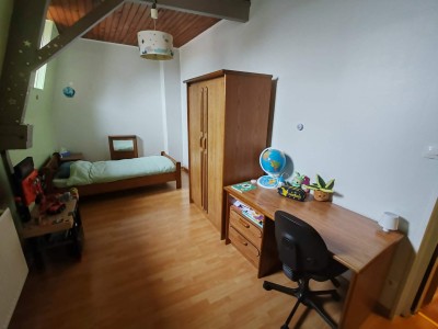 Maison de village, 2 chambres, jardin, parking 2 voitures