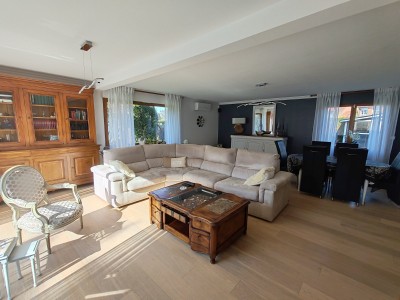 Superbe pavillon individuel de 150m� habitables, 4 chambres, 2 salles de bains, double garage.