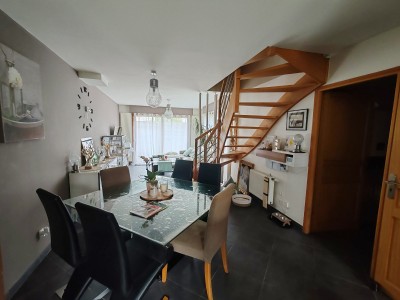 Maison rnove avec jardin, garage, 3 chambres et un bureau