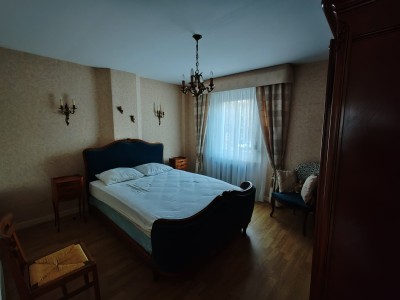 Maison de ville  rnover, 3 chambres, cave, grenier