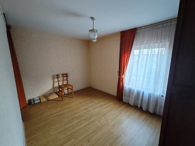 Maison de ville  rnover, 3 chambres, cave, grenier