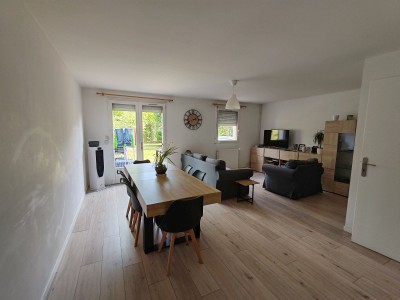 Maison des annes 1980, 3 chambres, jardin et parking privatif