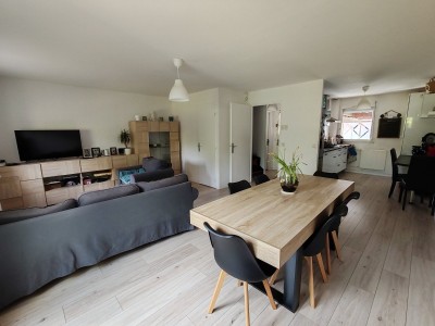 Maison des annes 1980, 3 chambres, jardin et parking privatif