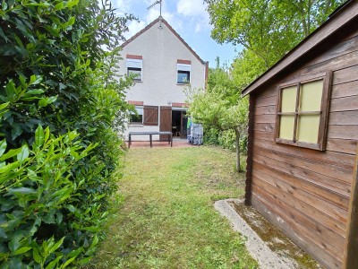 Maison des annes 1980, 3 chambres, jardin et parking privatif
