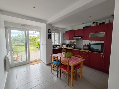 1930 entirement rnove avec jardin de 140m, 3 chambres, cave.