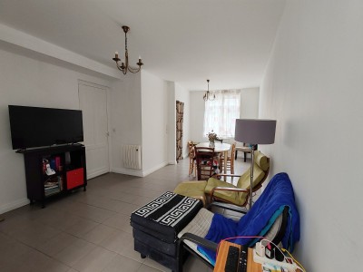 1930 entirement rnove avec jardin de 140m, 3 chambres, cave.