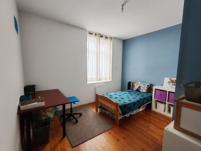 1930 entirement rnove avec jardin de 140m, 3 chambres, cave.