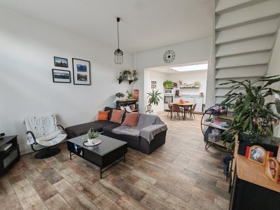 Maison 2 chambres, bureau, jardin.