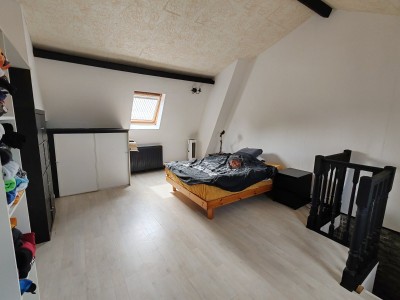 1930 rnove, 2 chambres, bureau, jardin et place de parking privative