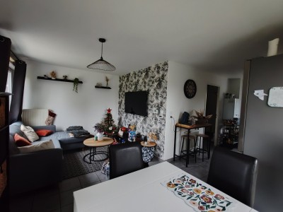 Maison récente avec jardin, garage et parking