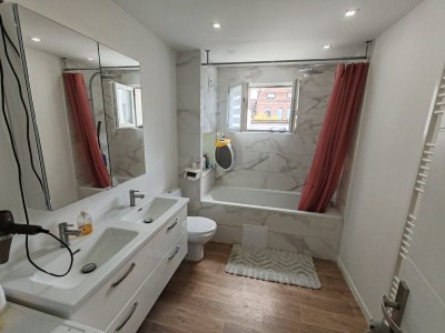 Maison familiale 4 chambres, jardin et parking en centre ville
