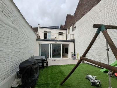Maison familiale 4 chambres, jardin et parking en centre ville