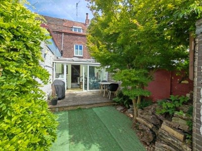 Jolie 1930 rénovée avec goût, 3 chambres, jardin, quartier calme et agréable