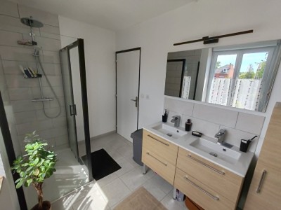 Jolie 1930 rénovée avec goût, 3 chambres, jardin, quartier calme et agréable