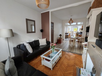 Superbe 1930 au cachet prserv, 4 chambres, grand jardin et garage dans un quartier recherch entre VAUBAN et LOOS