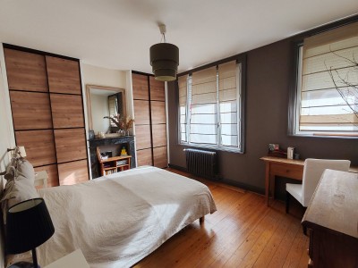 Superbe 1930 au cachet prserv, 4 chambres, grand jardin et garage dans un quartier recherch entre VAUBAN et LOOS