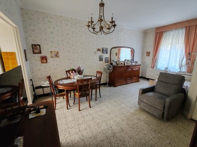 Maison 1930 lumineuse, jardin, 2 chambres, bureau et cave.