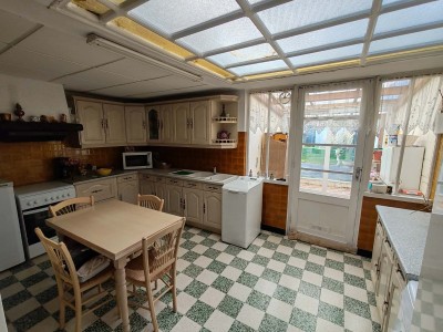 Maison 1930 lumineuse, jardin, 2 chambres, bureau et cave.