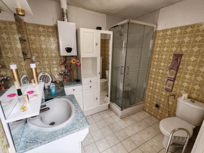 Maison 1930 lumineuse, jardin, 2 chambres, bureau et cave.