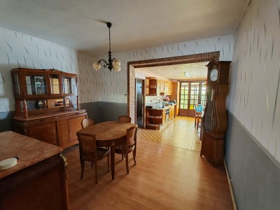 Maison semi mitoyenne en semi plain pied, 3 chambres avec garage et jardin