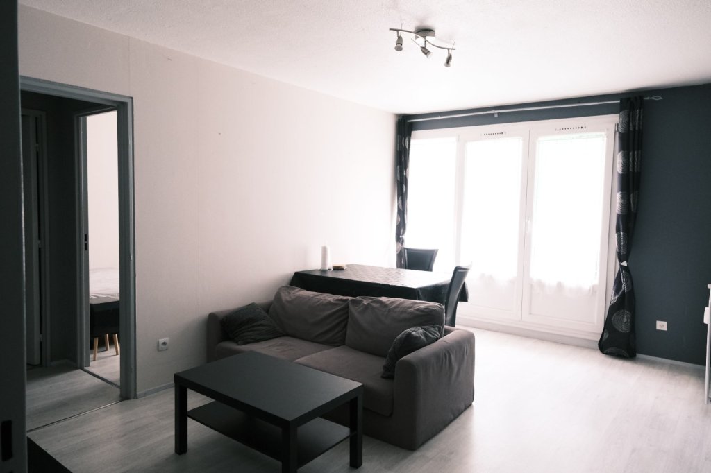 Appartement T2 meublé au 1er étage dans résidence sécurisée avec place de parking