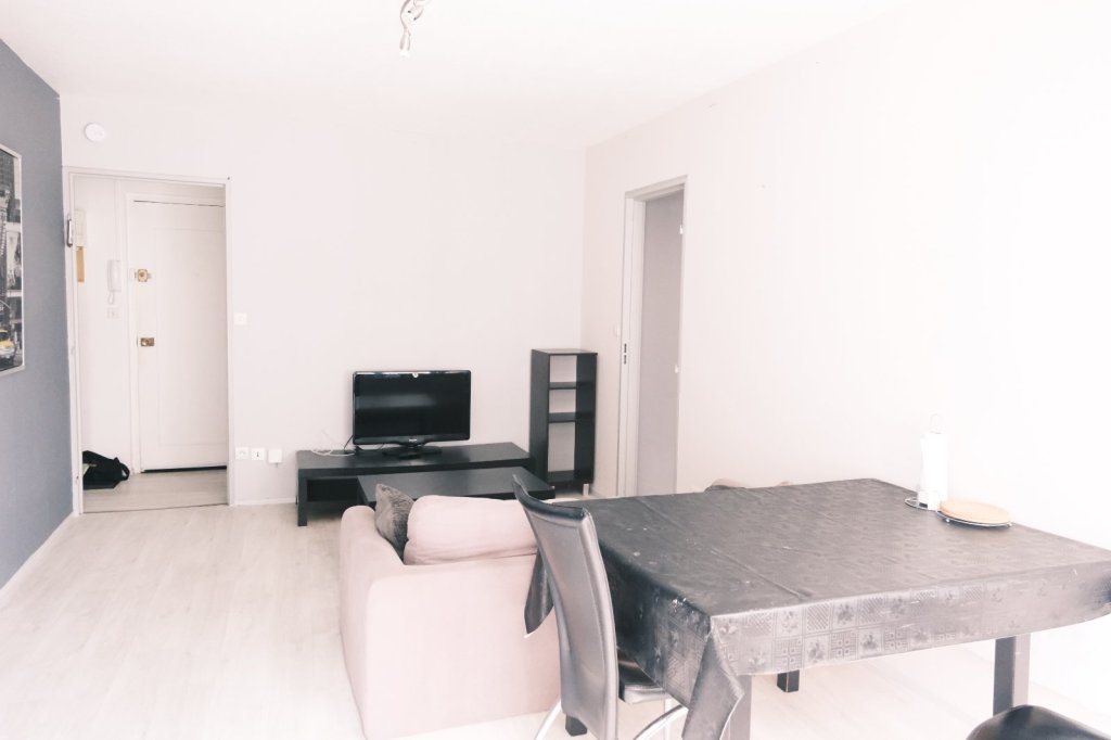 Appartement T2 meublé au 1er étage dans résidence sécurisée avec place de parking