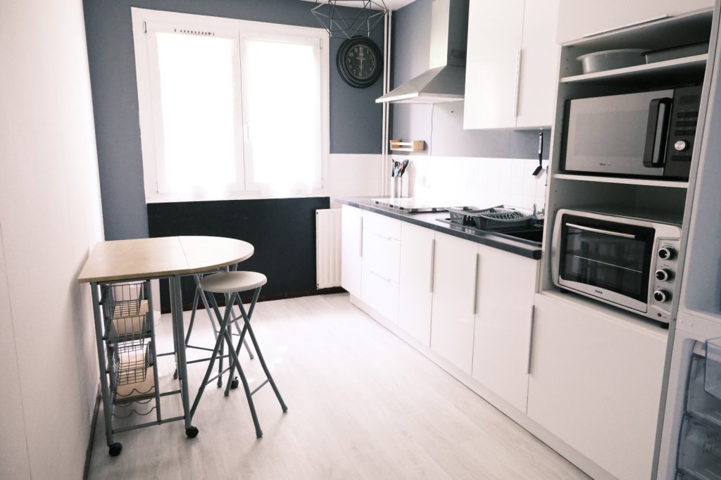 Appartement T2 meublé au 1er étage dans résidence sécurisée avec place de parking