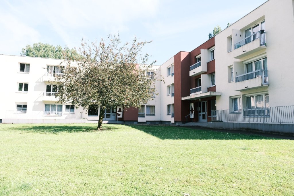 Appartement T2 meublé au 1er étage dans résidence sécurisée avec place de parking