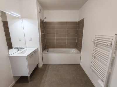 appartement T3 ( 2 chambres) neuf avec balcon et place de parking couverte