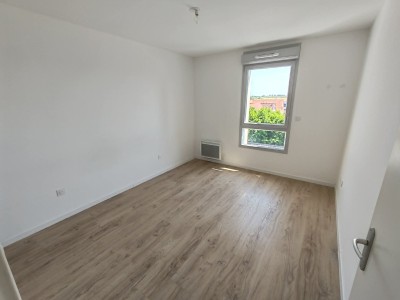 Appartement T3 en centre village situé au 3ème et dernier étage d une résidence de 2023, 2 places de parking