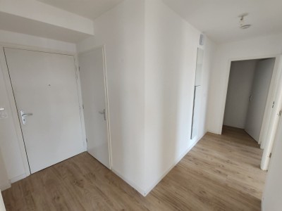 Appartement T3 en centre village situé au 3ème et dernier étage d une résidence de 2023, 2 places de parking