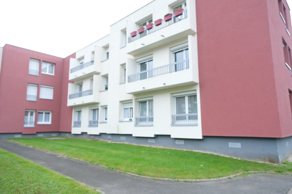 Appartement type 3 au 1er �tage d une jolie copropri�t� s�curis�e au c�ur d un parc arbor�