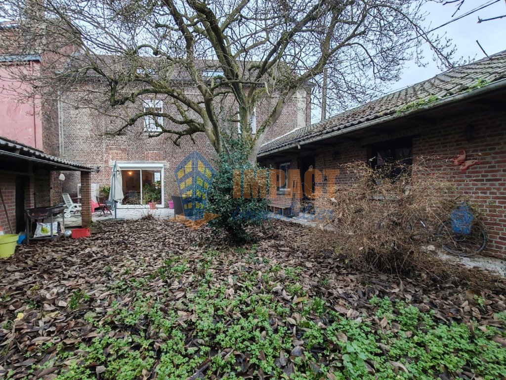 Grande maison familiale 6 chambres, beau jardin plein sud et garage.