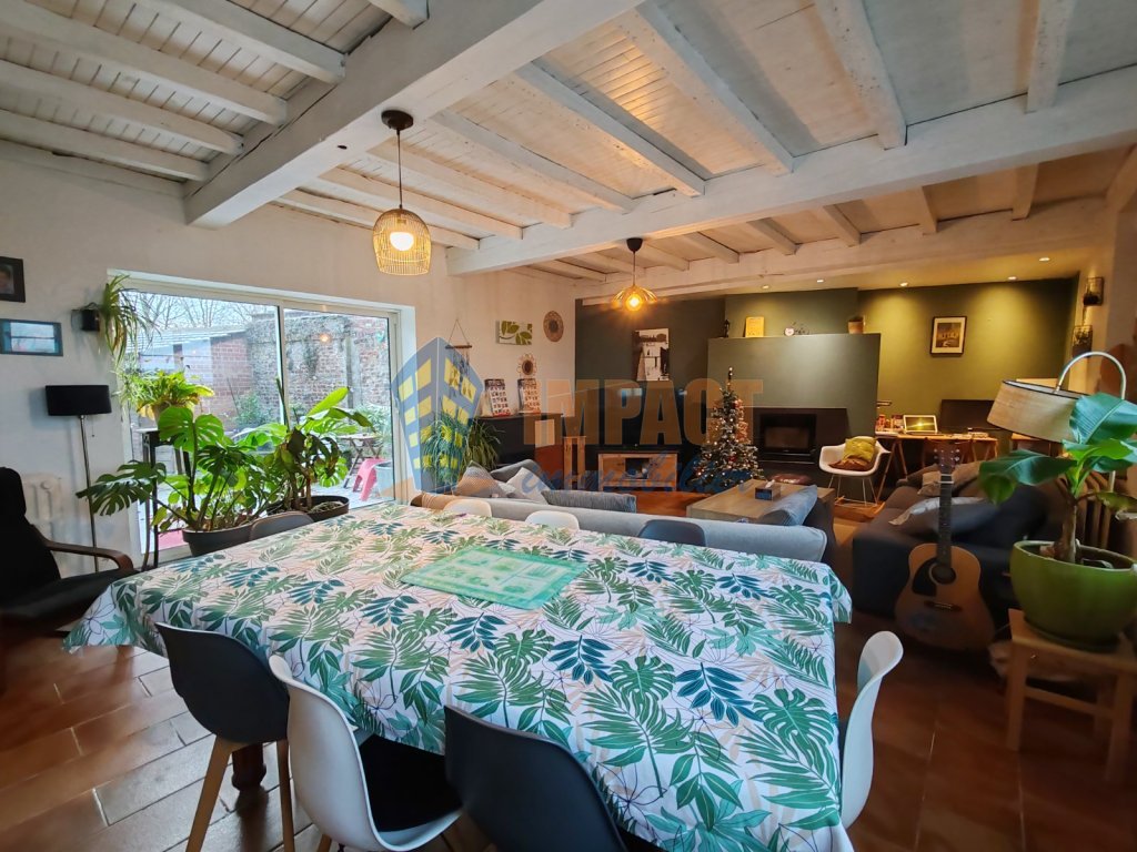 Grande maison familiale 6 chambres, beau jardin plein sud et garage.