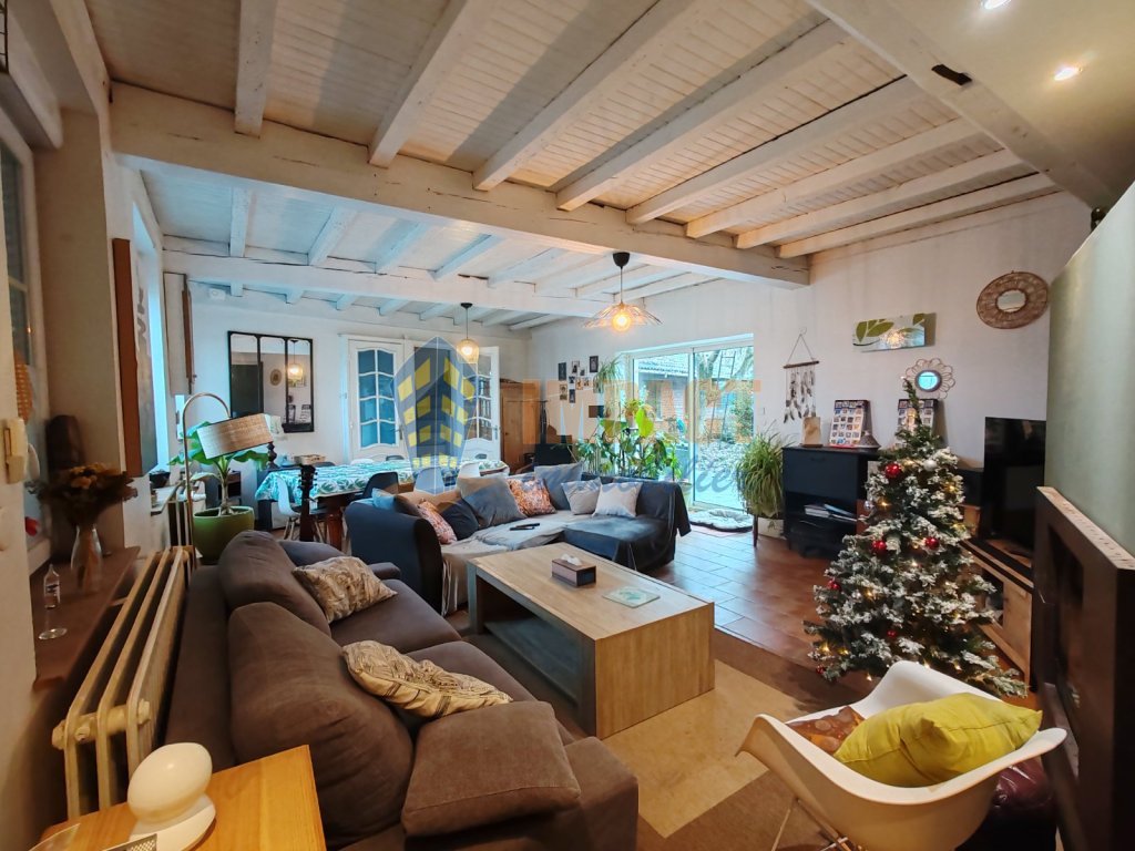 Grande maison familiale 6 chambres, beau jardin plein sud et garage.