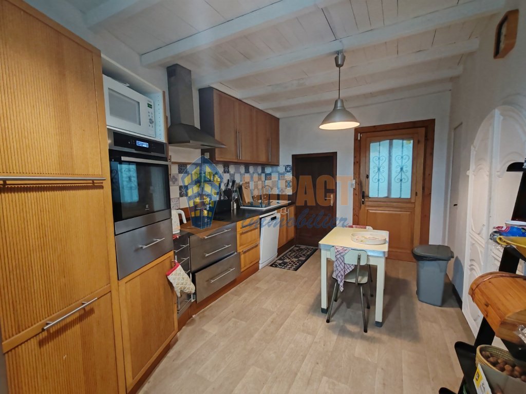 Grande maison familiale 6 chambres, beau jardin plein sud et garage.