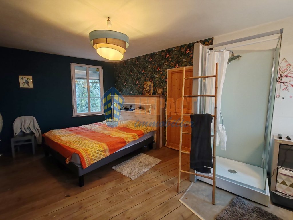 Grande maison familiale 6 chambres, beau jardin plein sud et garage.